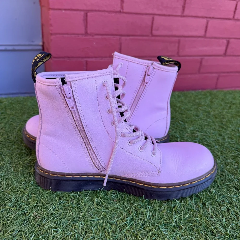 Dr Martens Kids‎ Zavala J Lavender Leather Lace Up Boots Youth Size 4